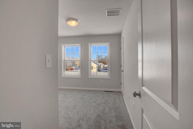 Building Photo - 601 Exeter Ln