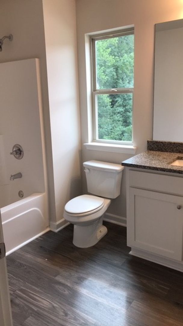 Building Photo - NEWISH 4 Bedroom Single Family Home in Ellenwood!