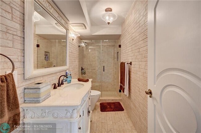Building Photo - 2030 S Ocean Dr