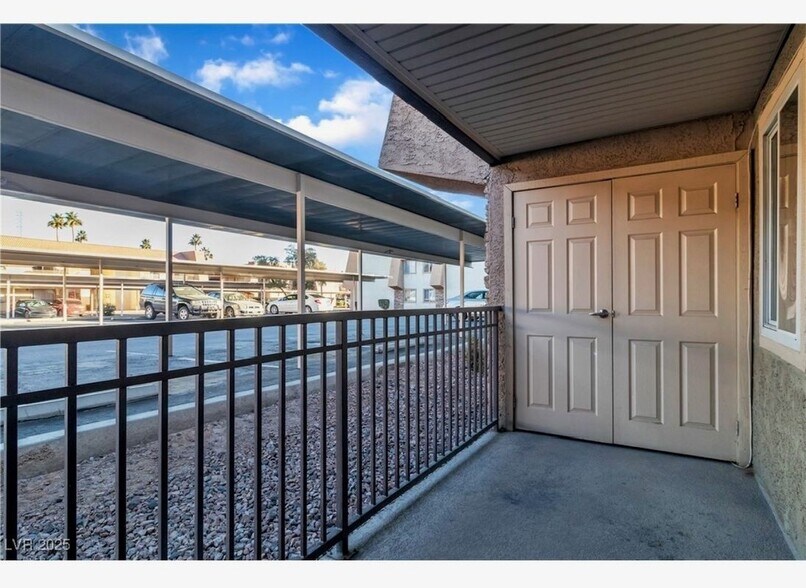 Building Photo - 5160 Indian River Dr