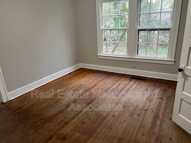 Building Photo - 108 Grady St