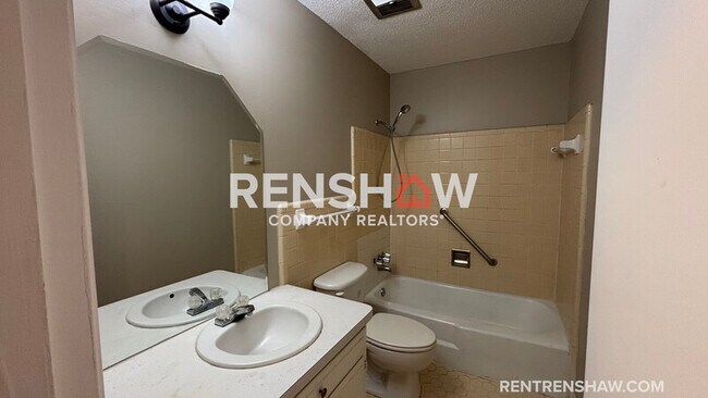 Building Photo - 3919 Dante Ave