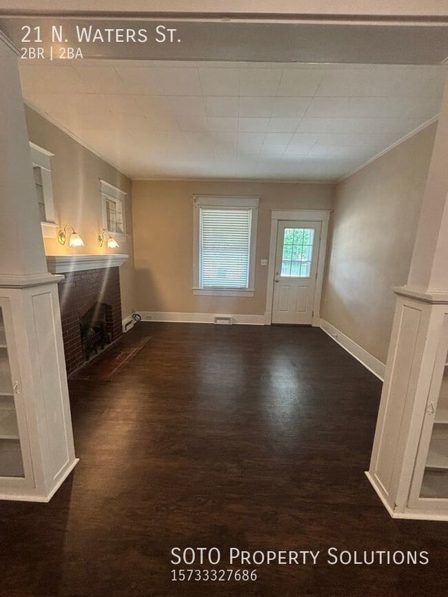 Building Photo - 2BD/2BA House w/ New flooring, Fresh Paint...