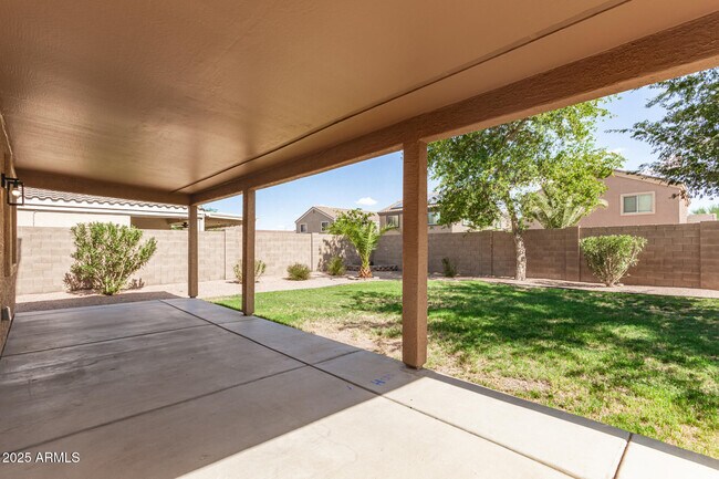 Building Photo - 479 E Dragon Springs Dr