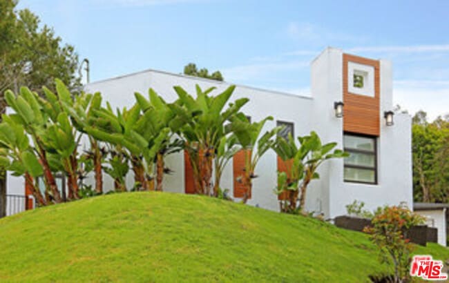 Building Photo - 8049 Briar Summit Dr