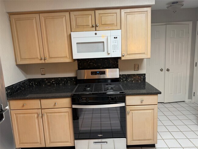 Building Photo - 819 Fern Springs Ct