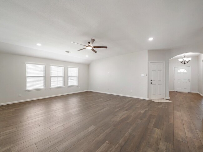 Building Photo - 3301 Clover Hill Ln