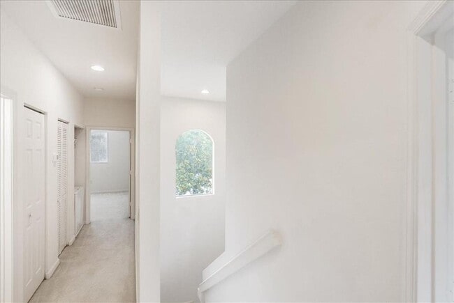 Building Photo - Gated Community in Vero Beach