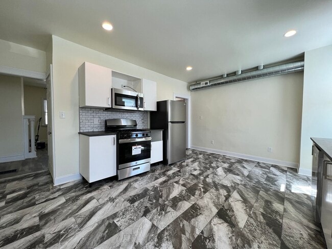 Building Photo - Updated 3BR house with multi-car off street parking!