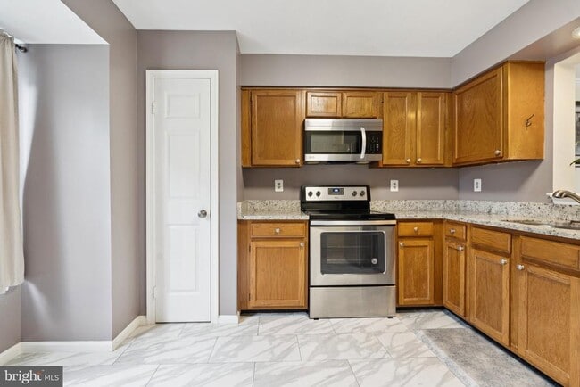 Building Photo - 907 Smartts Ln NE