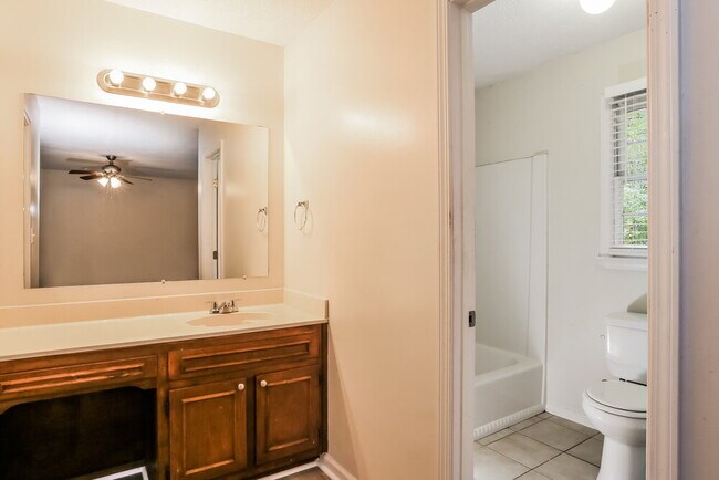 Building Photo - 832 Lost Creek Cir