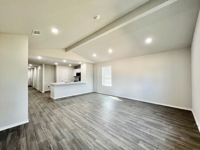 Building Photo - New Home in New Tolar Oaks Neighborhood