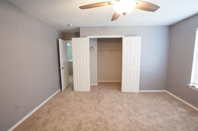Building Photo - 2621 Sundance Dr