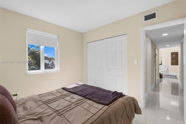 Building Photo - 10750 SW 43rd Ln