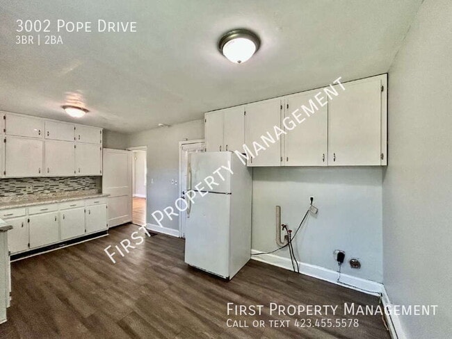 Building Photo - 3002 Pope Dr