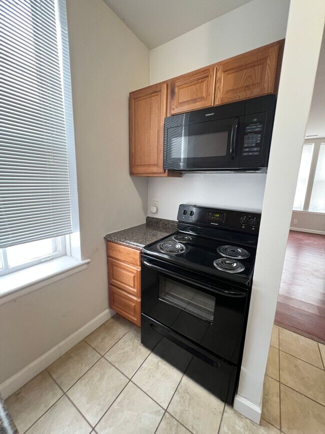 Building Photo - 2110 S 11th St