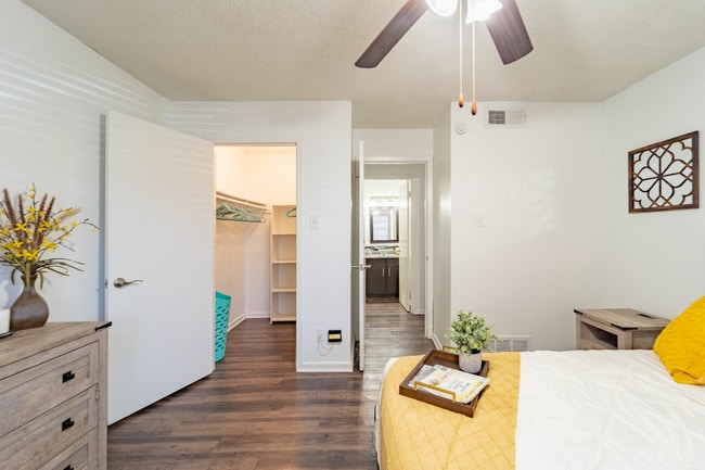 2 BR 1 BA, 861 Sq. Ft. - Bedroom - Sedona Apartments