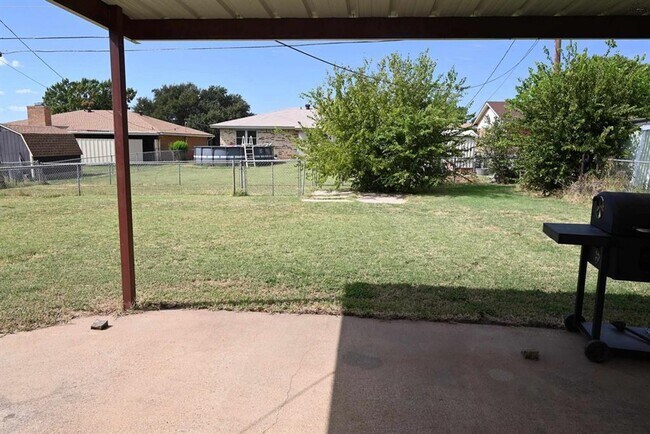 Building Photo - 4 bed 2 bath near SAFB.