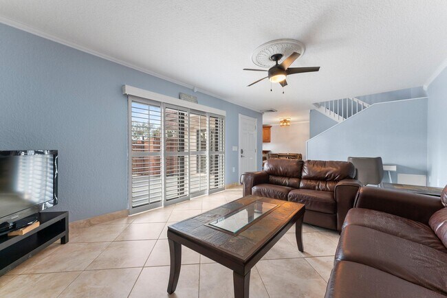 Building Photo - 1806 18th Ct