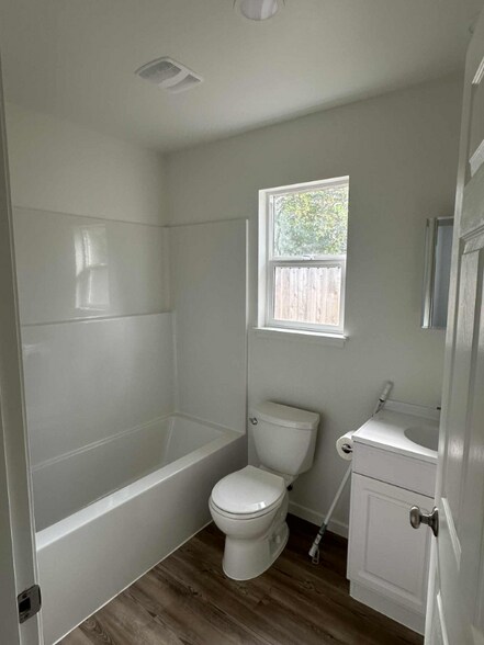 Building Photo - 3911 E St