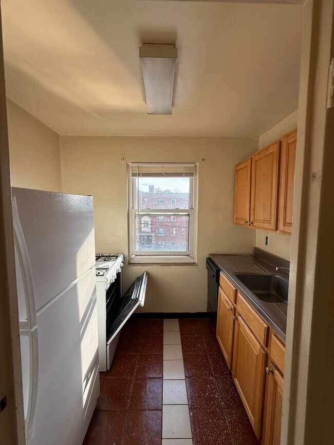 Building Photo - Top Floor 2 Bedroom unit in Shadyside