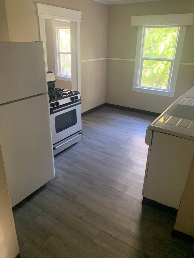 Building Photo - 227 Kellogg St