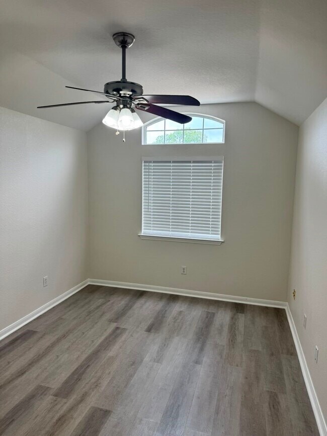 Building Photo - 2110 Ridge Wood Ln