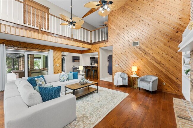 Building Photo - RENT THIS EXTRAORDINARY WATERFRONT HOME