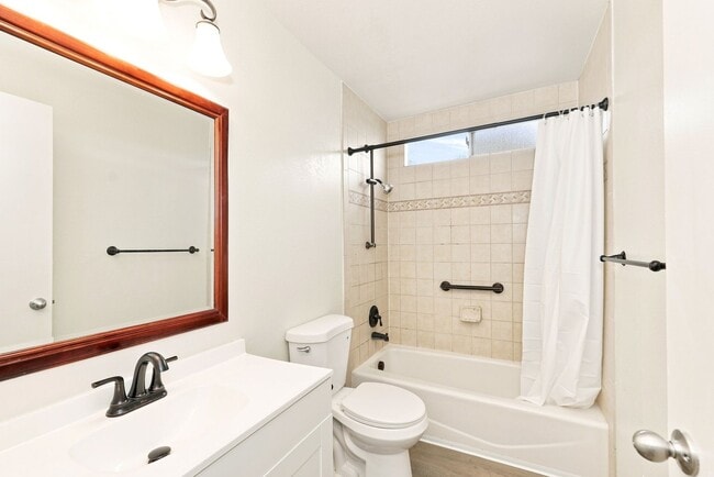 Building Photo - 831 Lightwood Ct