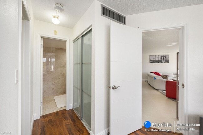 Building Photo - 2 br, 2 bath Condo - 1701 NE 191st St Apt 417