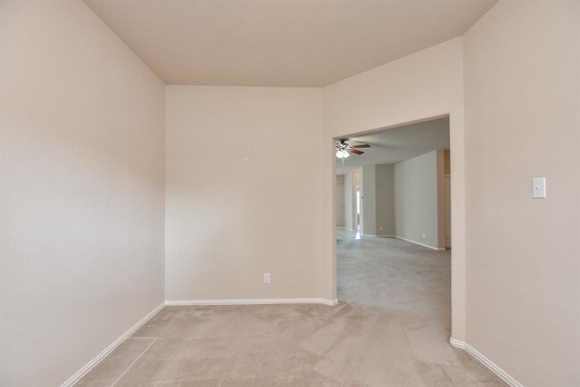 Building Photo - 6127 Carver Pines Dr