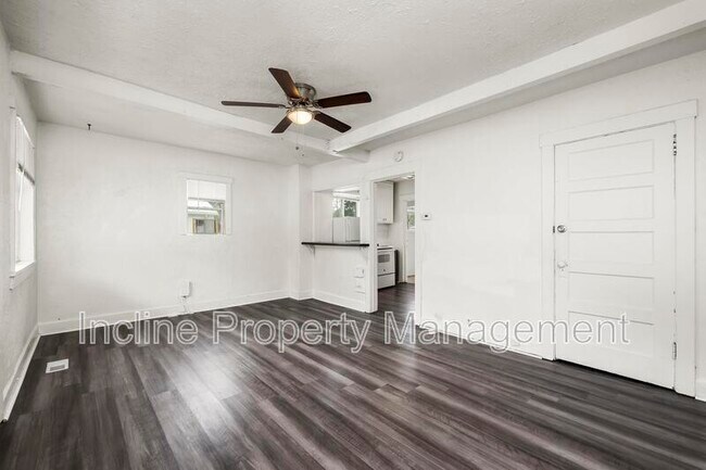 Building Photo - 2310 S Green St
