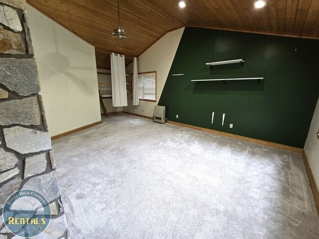 Building Photo - 460 White Oak Rd