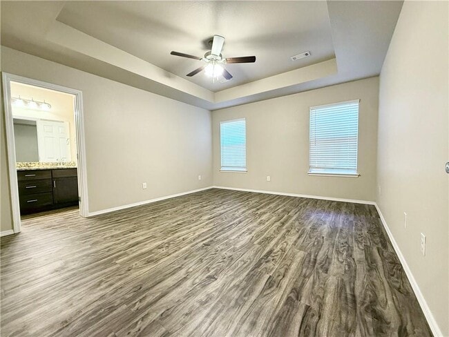 Building Photo - 817 Saddlebrook St