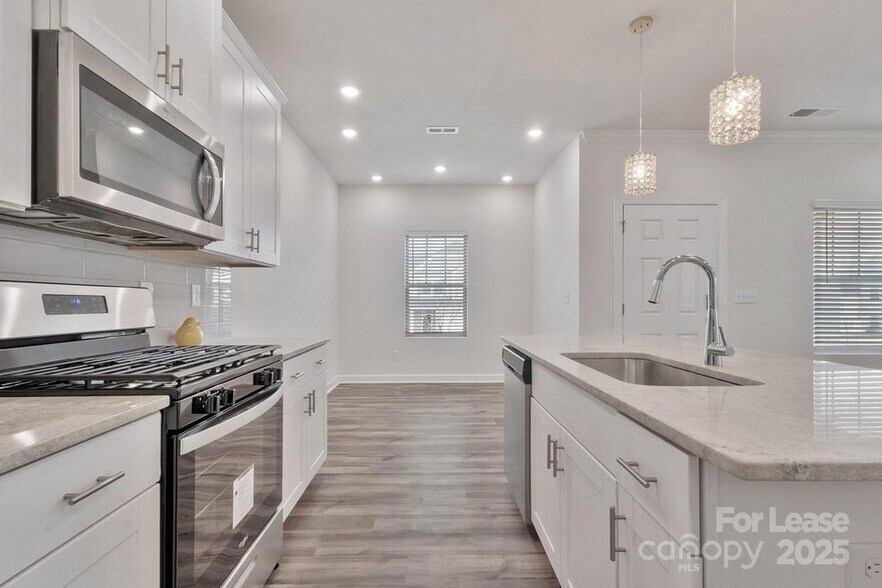 Building Photo - 4013 Armstrong Farm Dr