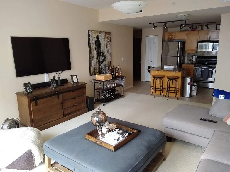 Building Photo - 1240 India St