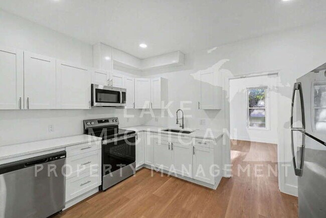 Building Photo - 815 Davis Ave NW