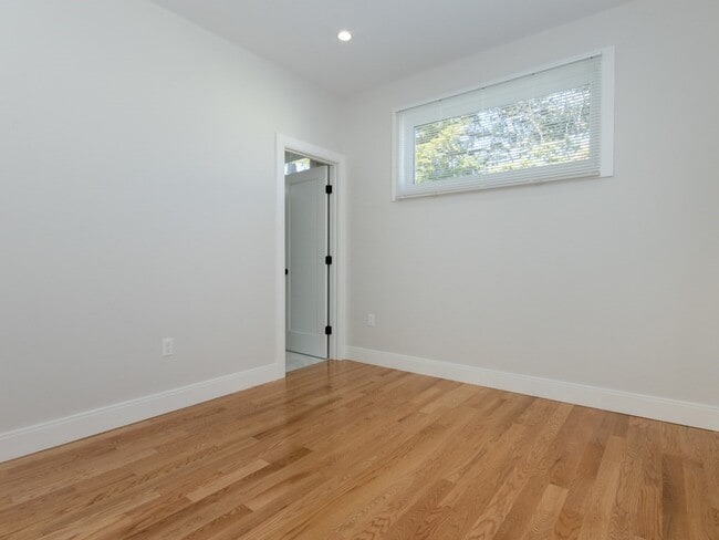 Building Photo - 6 Tovar St