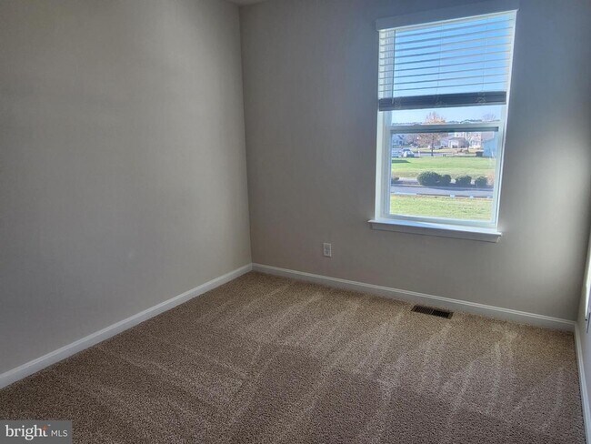 Building Photo - 401 Wood Duck Dr