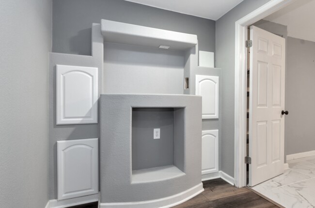 Building Photo - Charming 6 beds 3 baths in Denver!