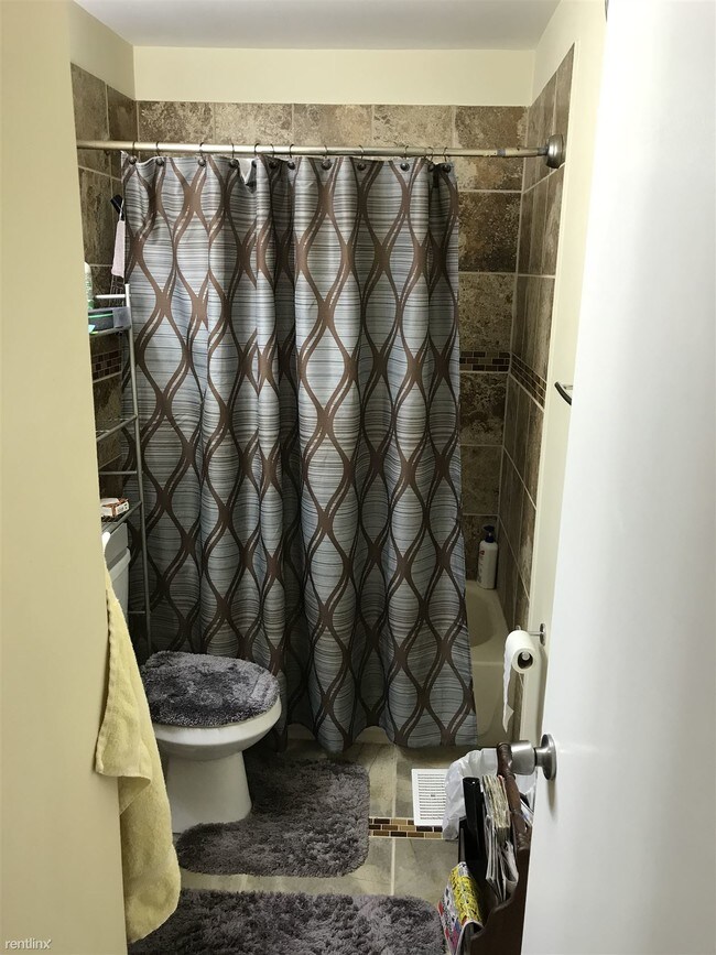 Building Photo - 2 br, 1 bath Duplex - 10118 Camshire Ct