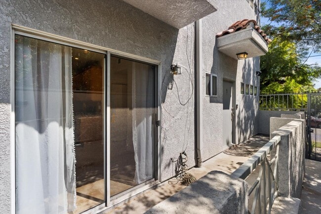 Building Photo - 15153 Burbank Blvd