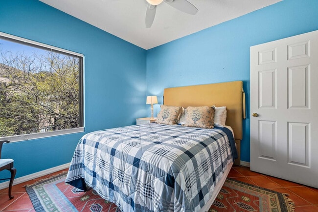 Building Photo - 6655 N Canyon Crest Dr