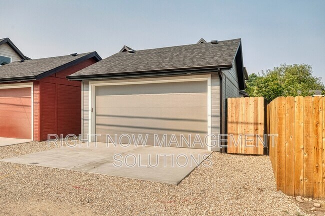 Building Photo - 1806 S Manitou Ave
