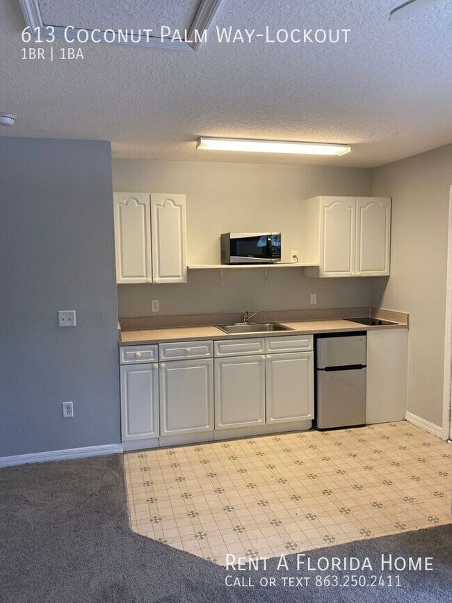 Building Photo - 613 Coconut Palm Way