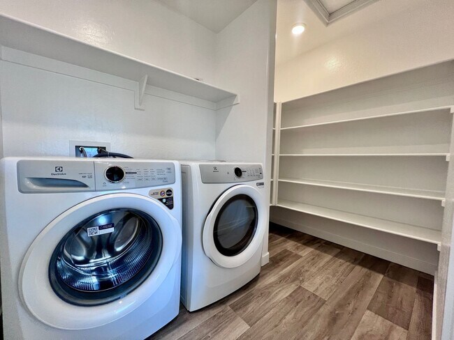 Building Photo - $3,095 Ashlan & Highland, 5 Bedroom House - Buckingham Ave, Clovis - Solar Panels