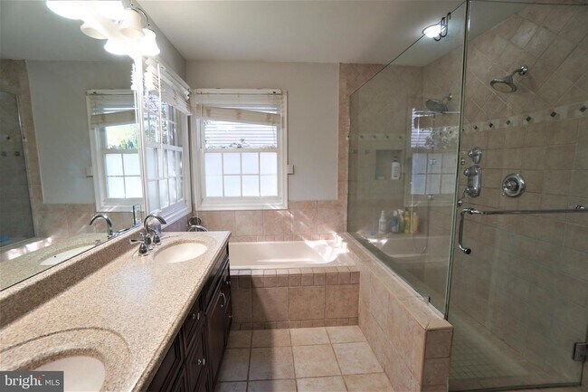 Building Photo - 104 Hidden Creek Dr