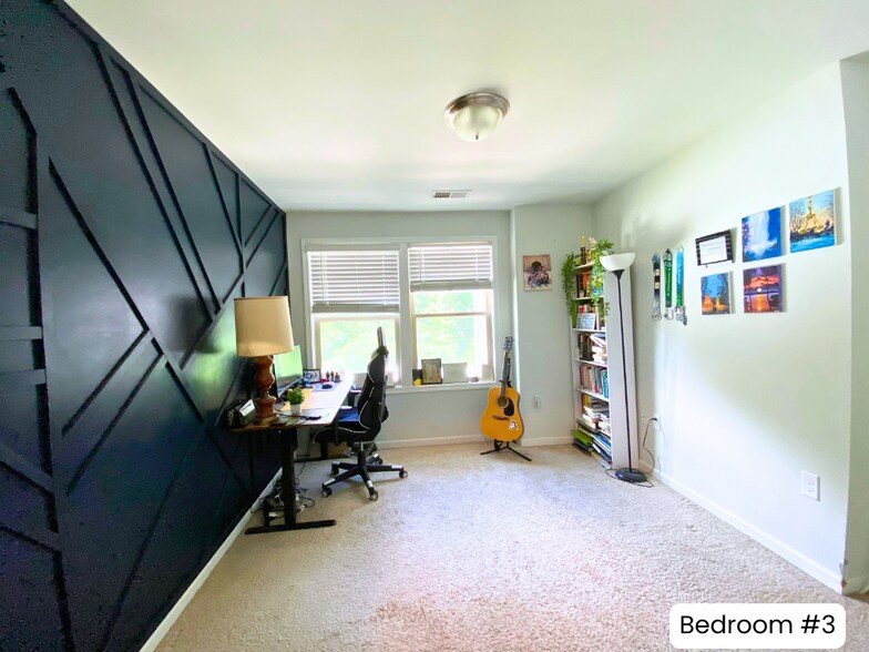 Building Photo - 1005 Longitude Dr