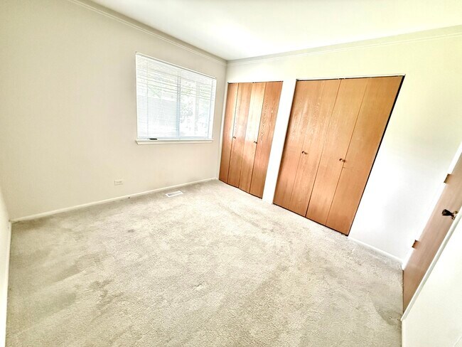 Building Photo - 601 Hanover Ct