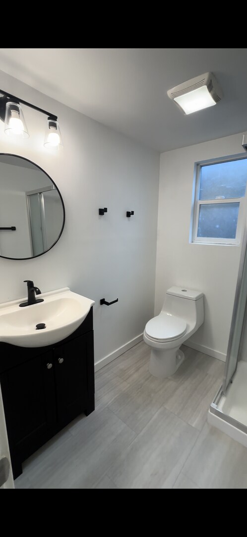 Building Photo - 725 44th St